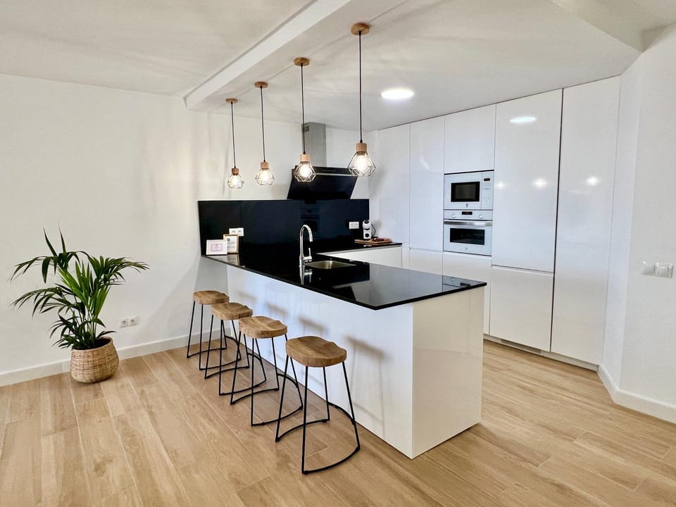 Kitchen or kitchenette, Dining area, minibar, pet friendly, stove