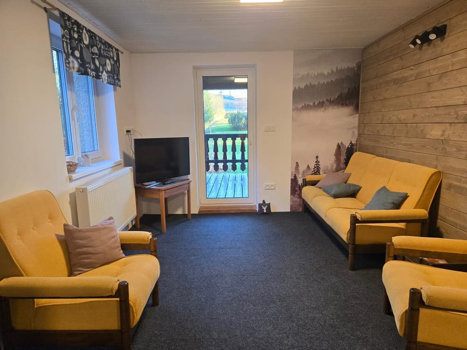 Communal lounge/ TV room, Living room, Seating area