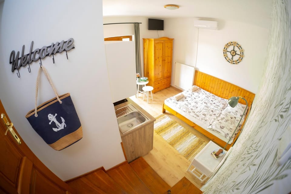 Vicze Apartmanház Bed and Breakfast in Siófok