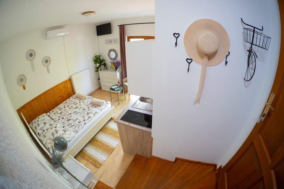 Vicze Apartmanház Bed and Breakfast in Siófok