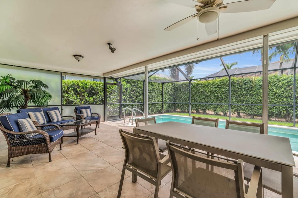Short Walk to Maple Beach Access I 3/2 w/ Heated Pool House in Marco Island