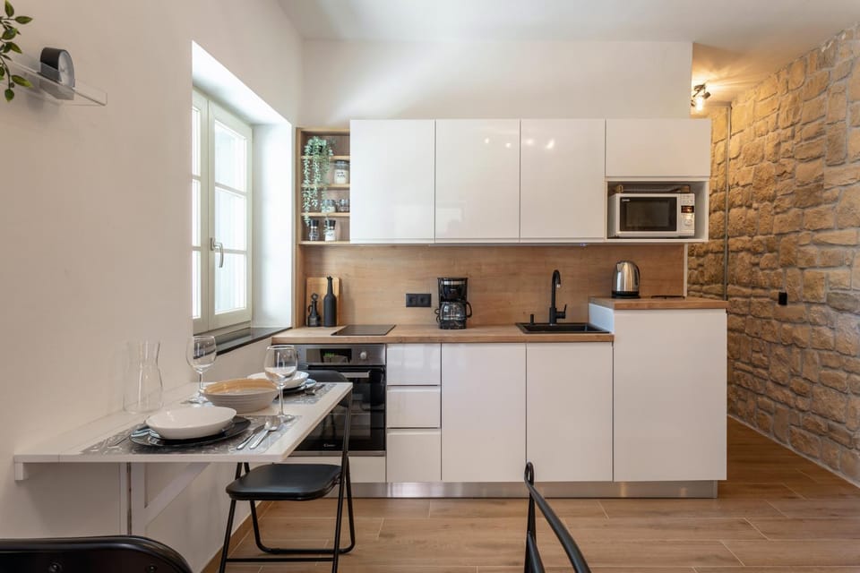 Kitchen or kitchenette, Dining area, Garden view