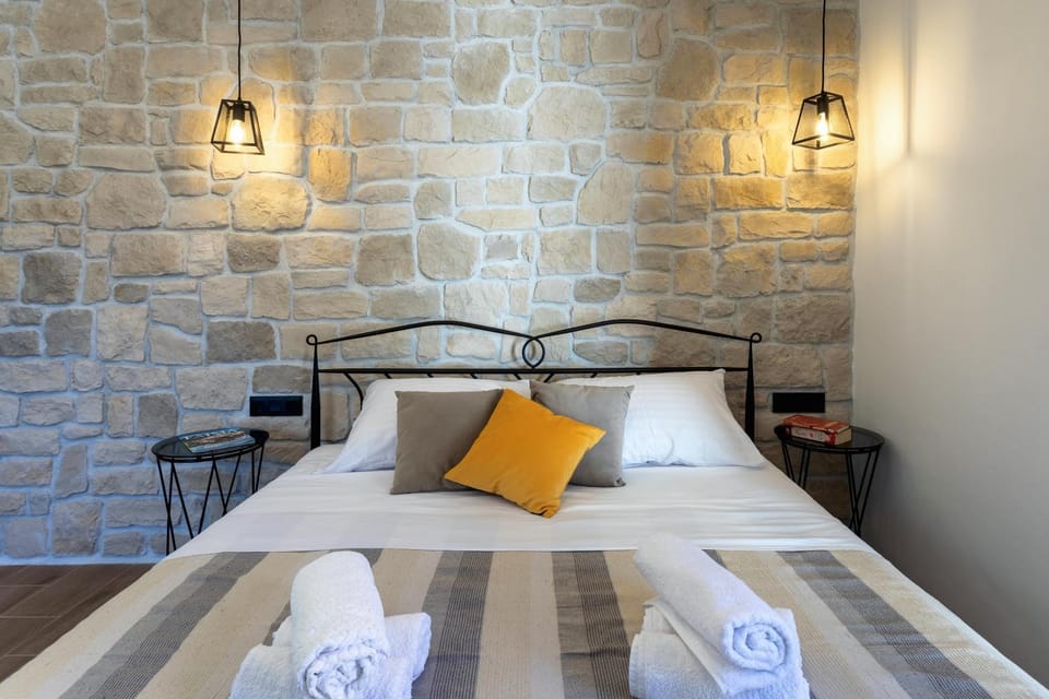 Bed, Bedroom, Garden view