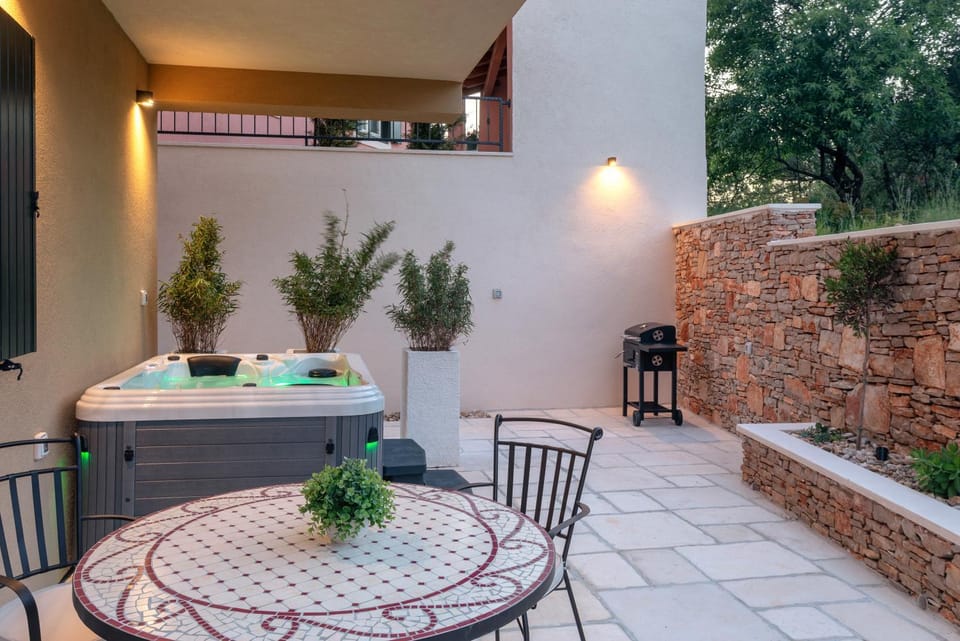 Patio, BBQ facilities, Garden, Hot Tub, Balcony/Terrace, Garden view, Garden view