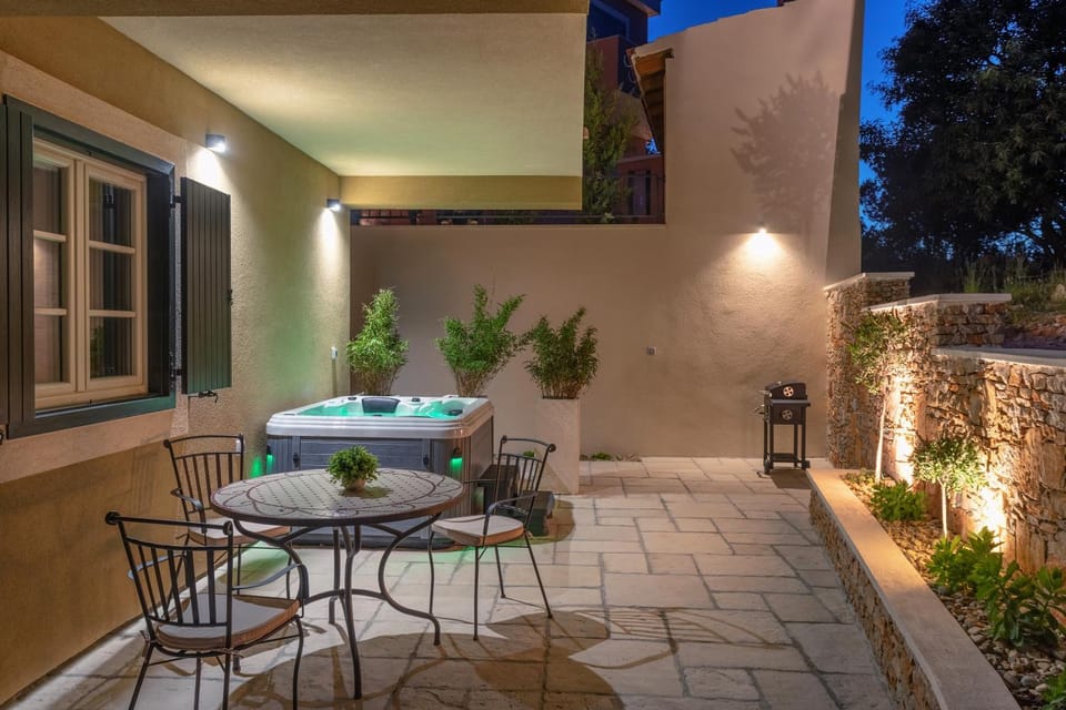 Patio, BBQ facilities, Garden, Garden, Hot Tub, Balcony/Terrace, Seating area, Garden view, Sunset