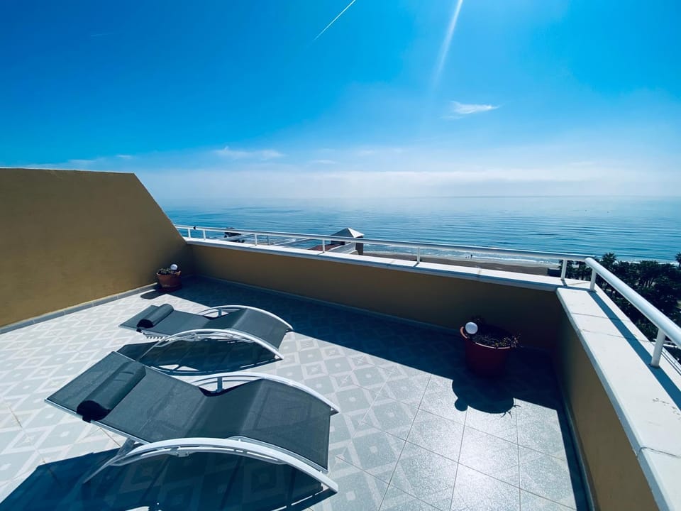 View (from property/room), Balcony/Terrace, Sea view, sunbed
