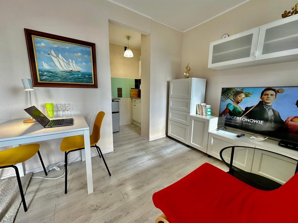 Super GOLD Centrum 2x Metro WiFi 600 Mb/s Netflix HBO AppleTV Apartment in Warsaw