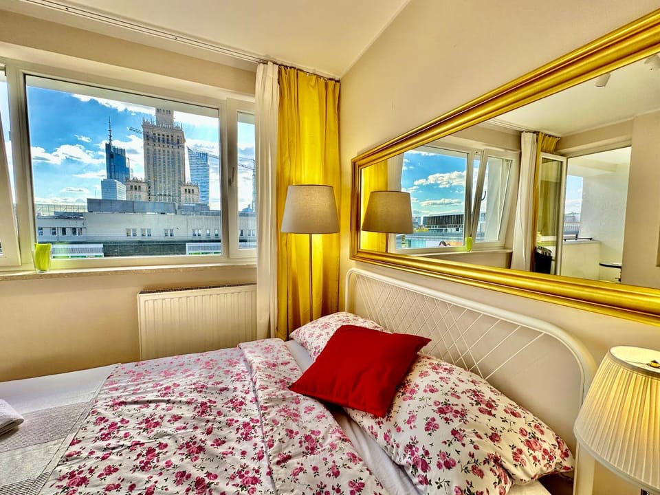 Super GOLD Centrum 2x Metro WiFi 600 Mb/s Netflix HBO AppleTV Apartment in Warsaw