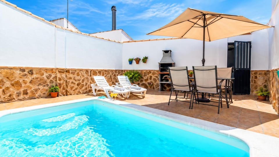 Patio, Day, View (from property/room), Balcony/Terrace, Pool view, Swimming pool, sunbed