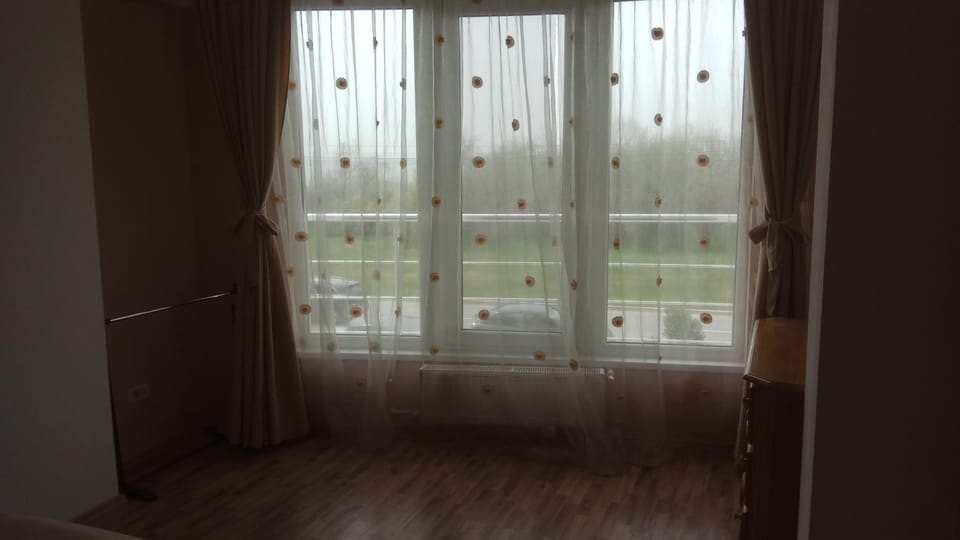 Bedroom, internet