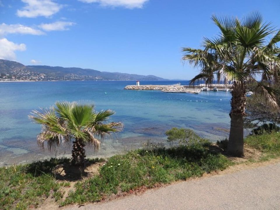 T2 duplex rénové à 20m de la plage avec vue mer, parking et WIFI - FR-1-610-59 Apartment in Bormes-les-Mimosas