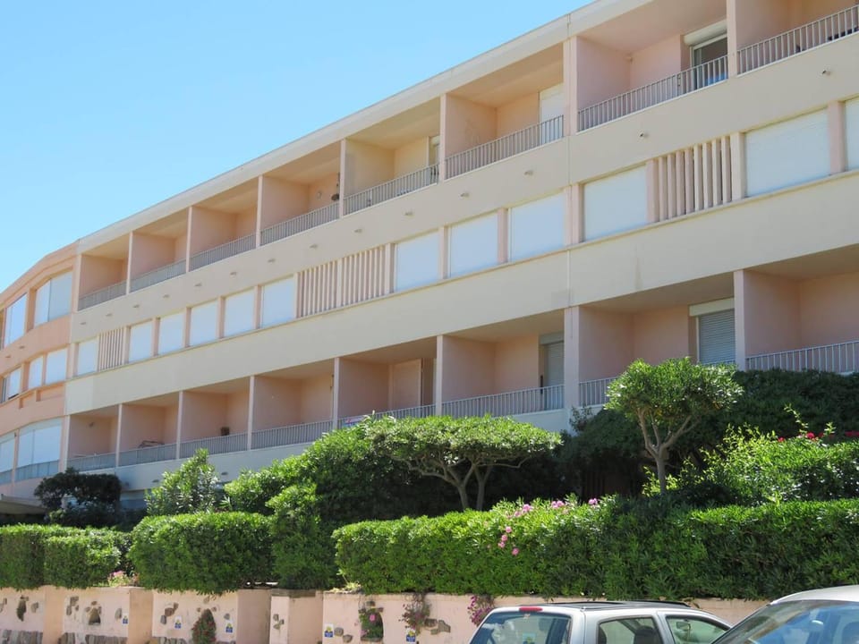 T2 duplex rénové à 20m de la plage avec vue mer, parking et WIFI - FR-1-610-59 Apartment in Bormes-les-Mimosas