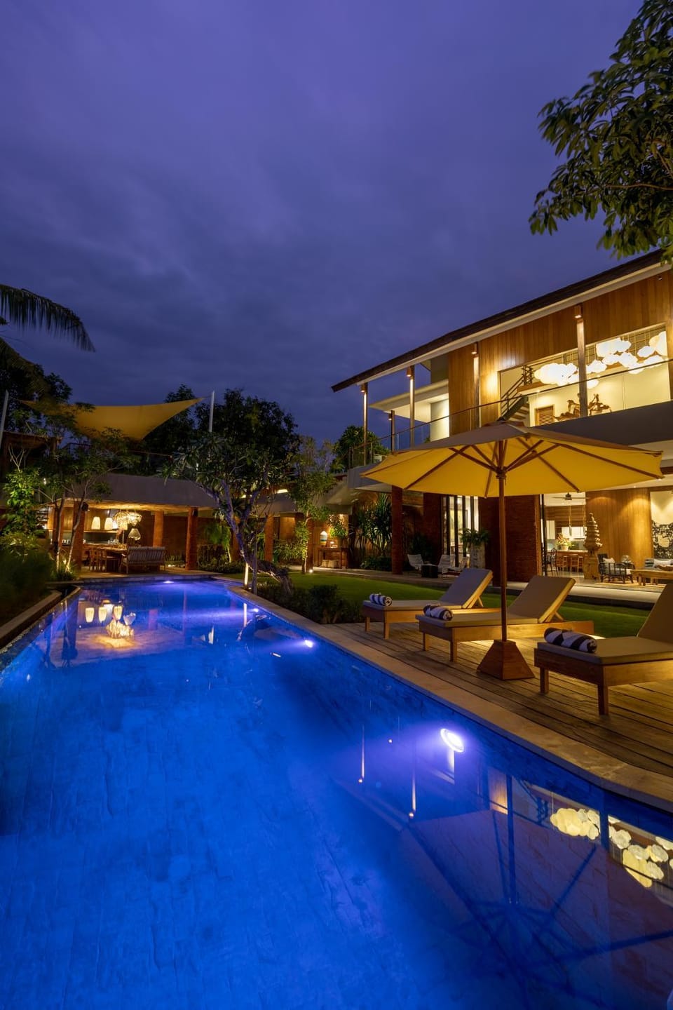 Property building, Night, Pool view, Swimming pool, Swimming pool, sunbed