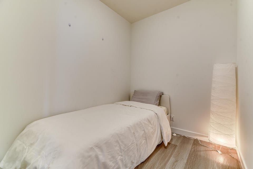 Kensington Suite 2bed & 1bath Apartment in Calgary