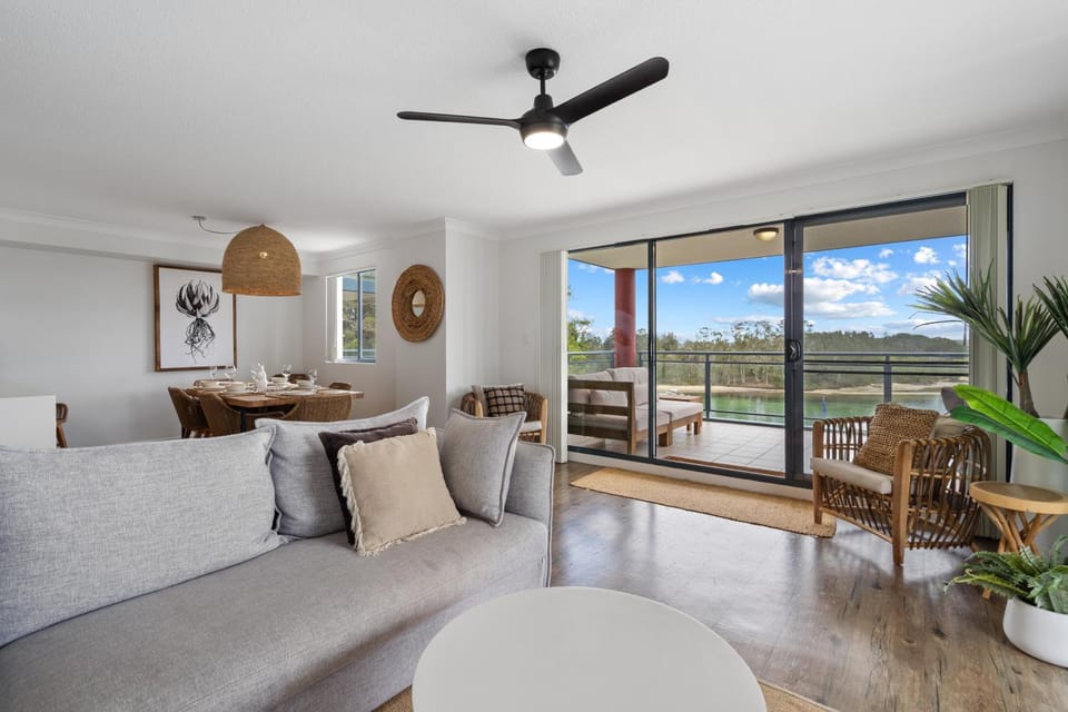 Living room, Lake view