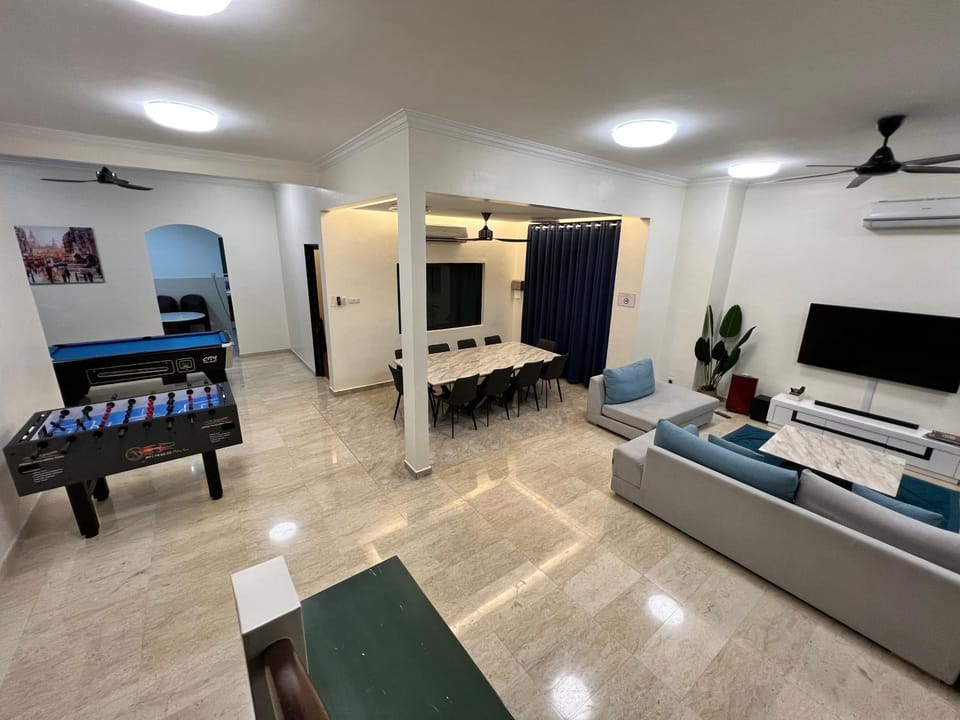 Paradise Hideout - Bungalow at Ara Damansara PJ Fully Equipped House in Petaling Jaya