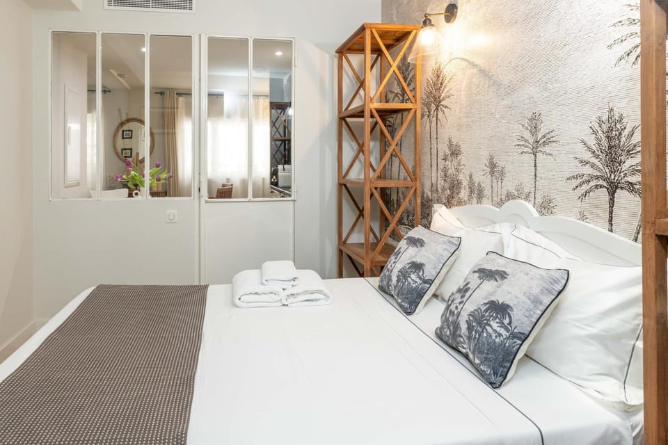 Les Petits Volets Appartements à 100m de la mer Apartment in Antibes