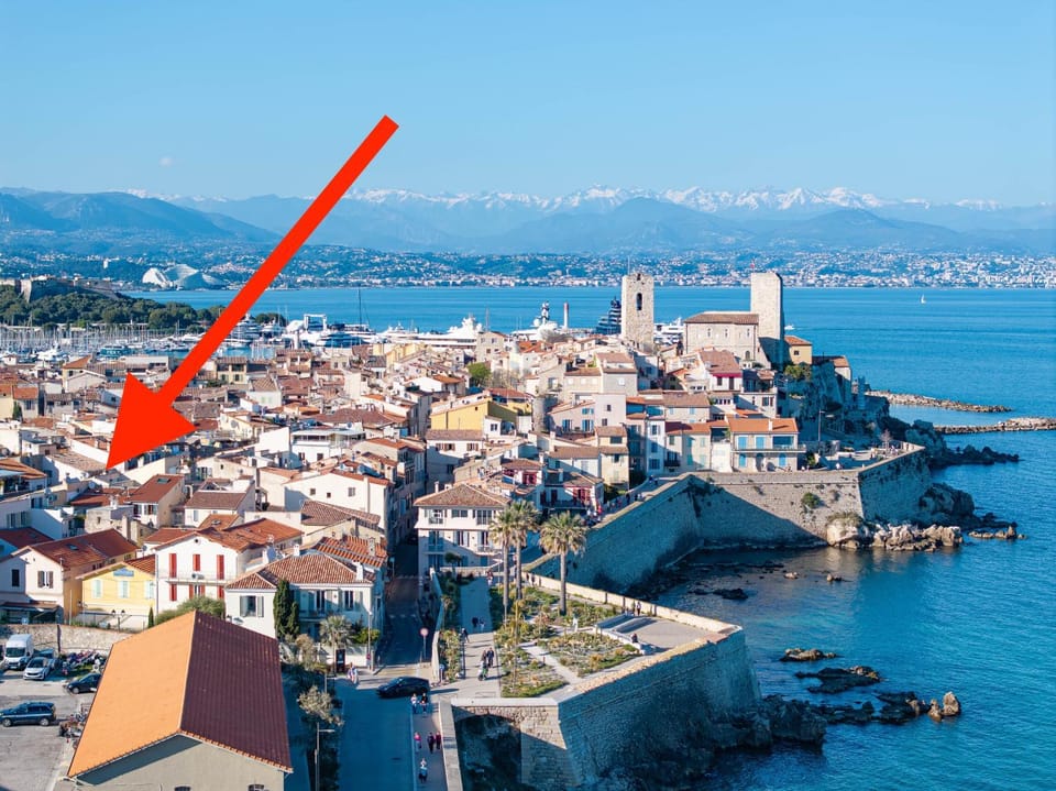 Les Petits Volets Appartements à 100m de la mer Apartment in Antibes