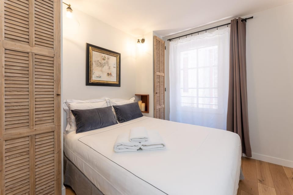 Les Petits Volets Appartements à 100m de la mer Apartment in Antibes
