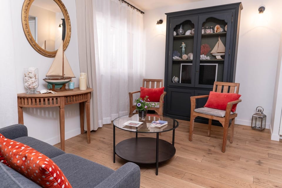 Les Petits Volets Appartements à 100m de la mer Apartment in Antibes