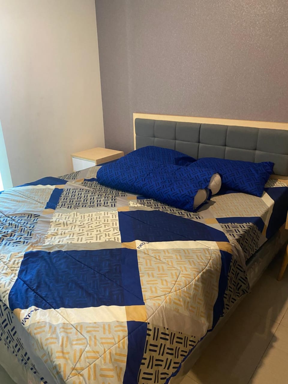 Photo of the whole room, Bedroom