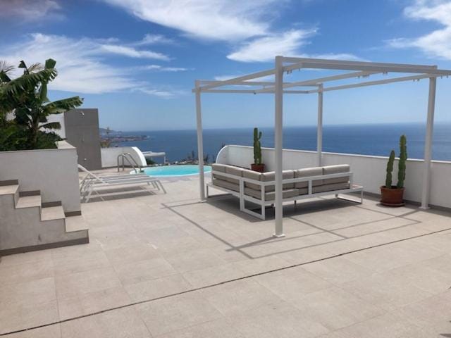 Balcony/Terrace, Swimming pool