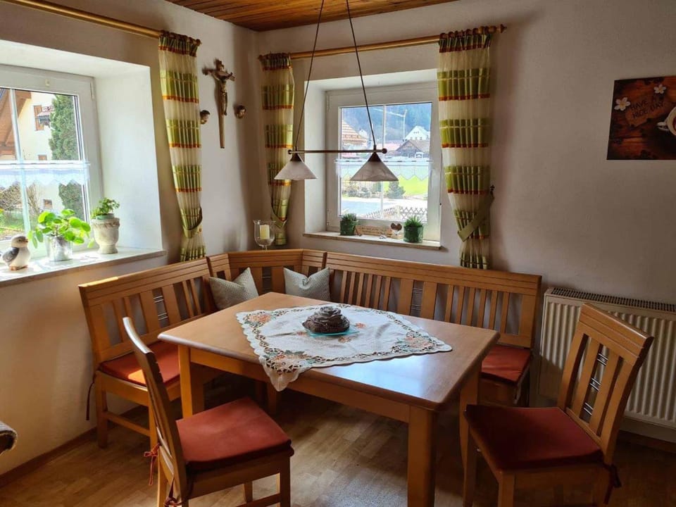 Seating area, Dining area