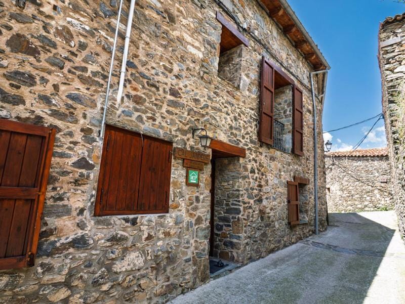 Apartament rural per a 2 · Pardines House in Ripollès