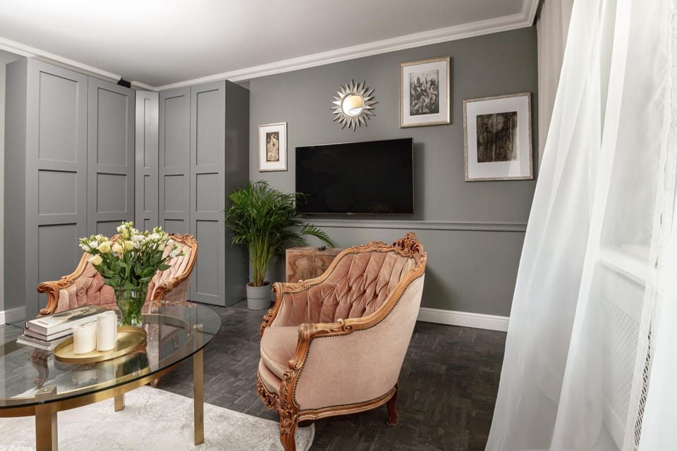 TV and multimedia, Living room, Seating area