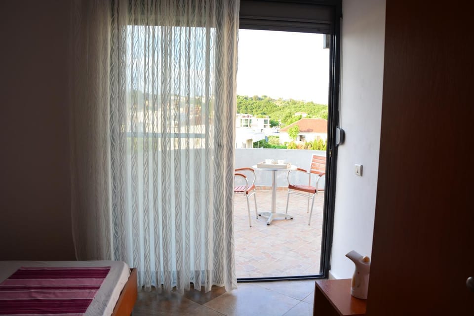 Balcony/Terrace, Garden view