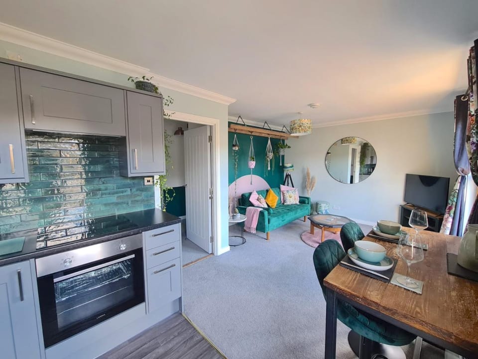 Kitchen or kitchenette, Living room, Dining area, pet friendly, stove