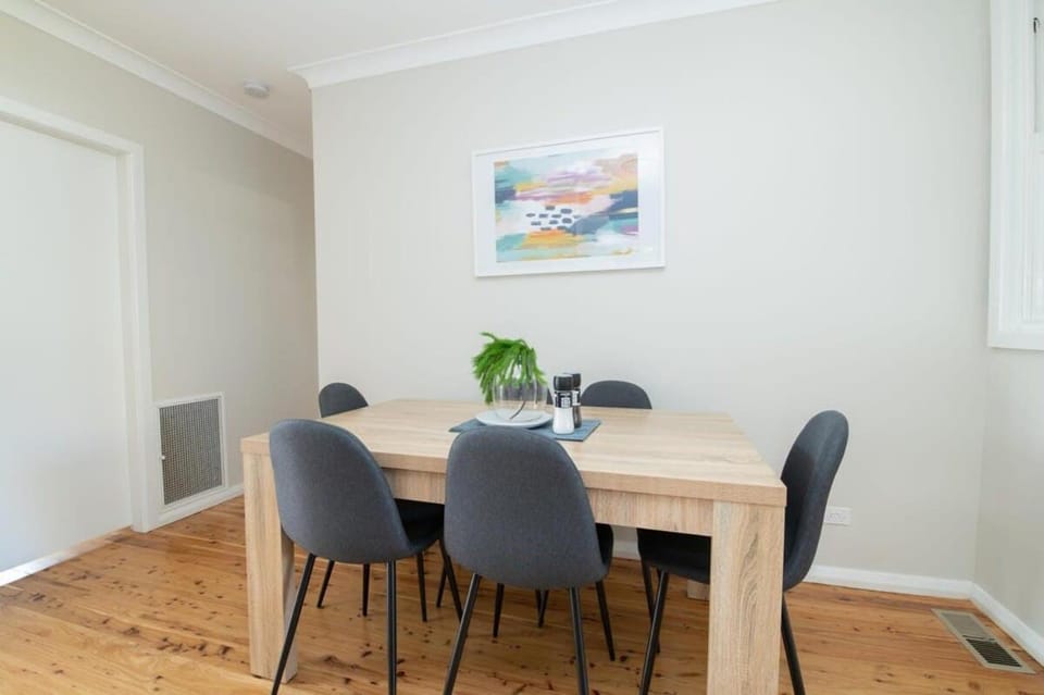 Sweet Caroline Sunny & Spacious Sleeps 6 House in Orange