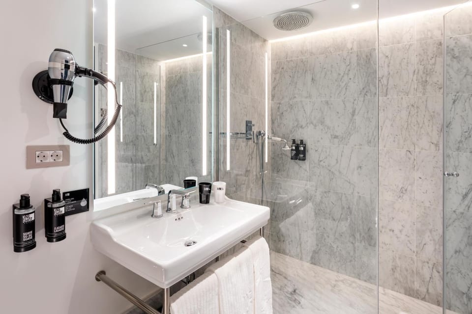 Shower, Bathroom, heating