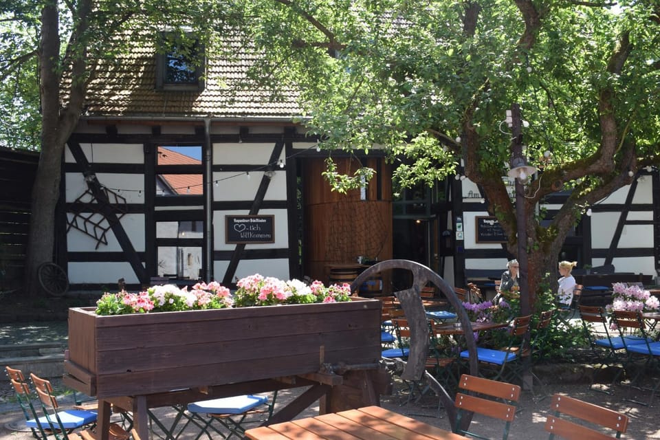 Property building, Patio, Restaurant/places to eat, Facade/entrance