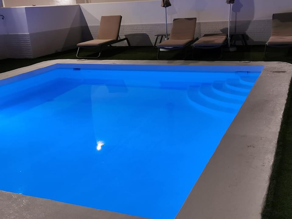 Swimming pool, Swimming pool