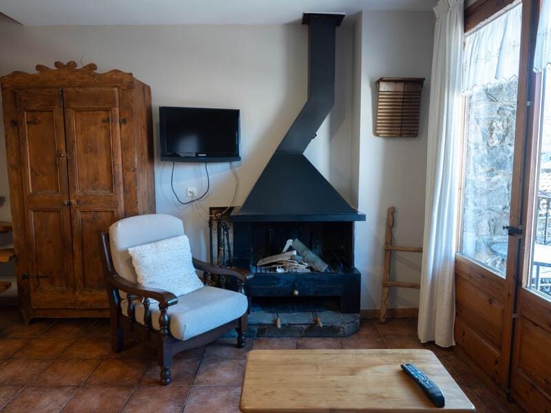 Apartament rural per a 6 · Pardines Apartment in Ripollès