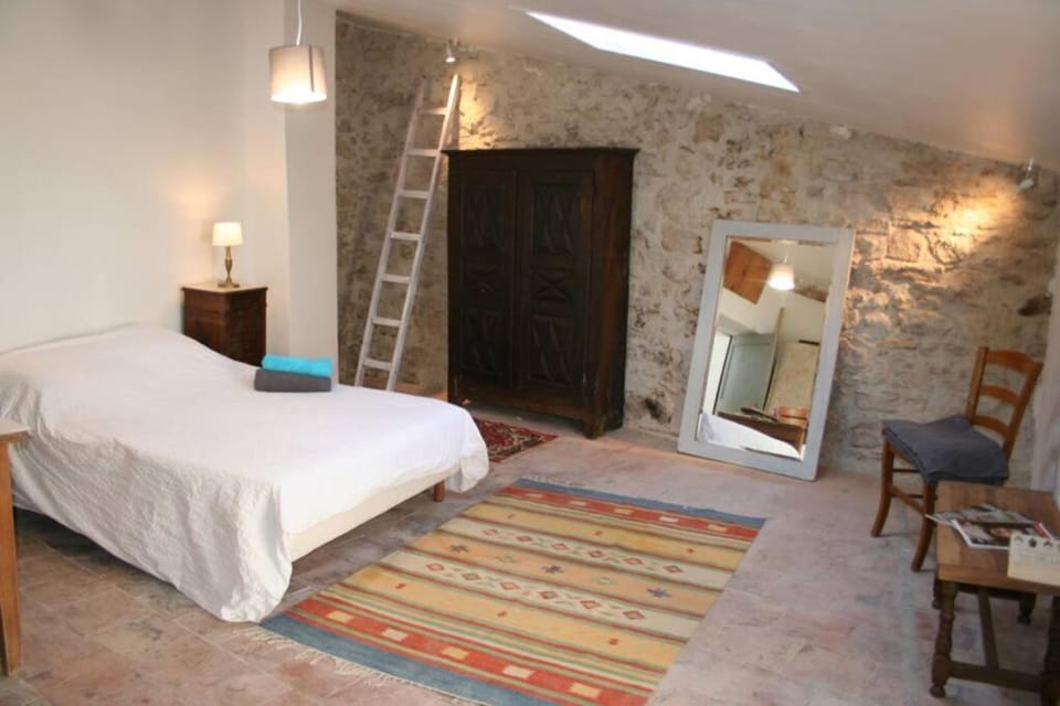 Character filled house overlooking the River Cesse House in Occitanie