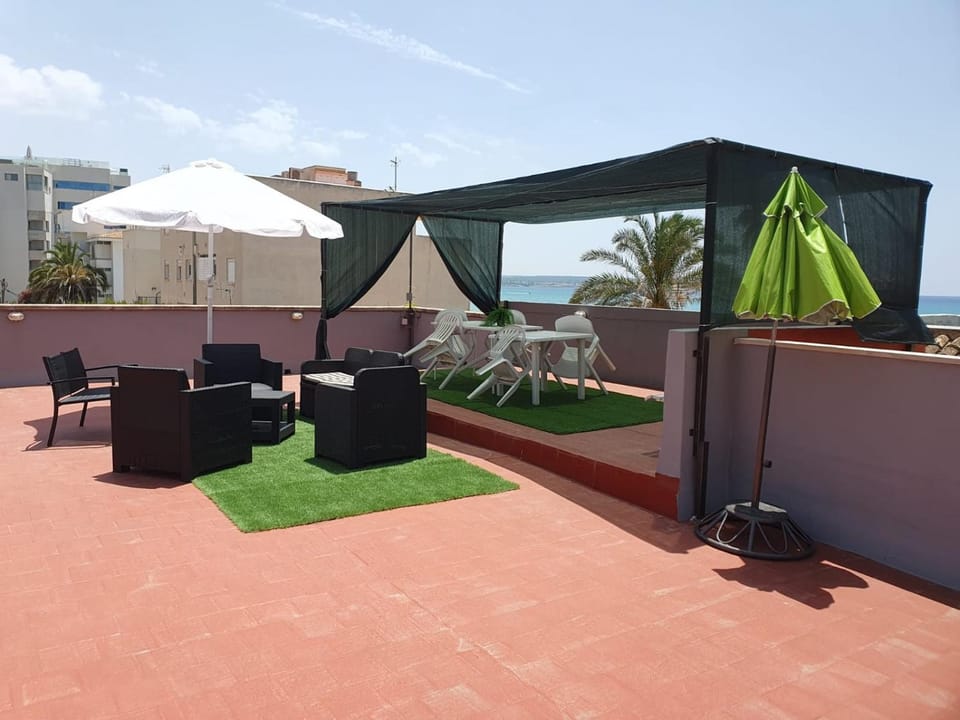 Property building, Balcony/Terrace, Living room