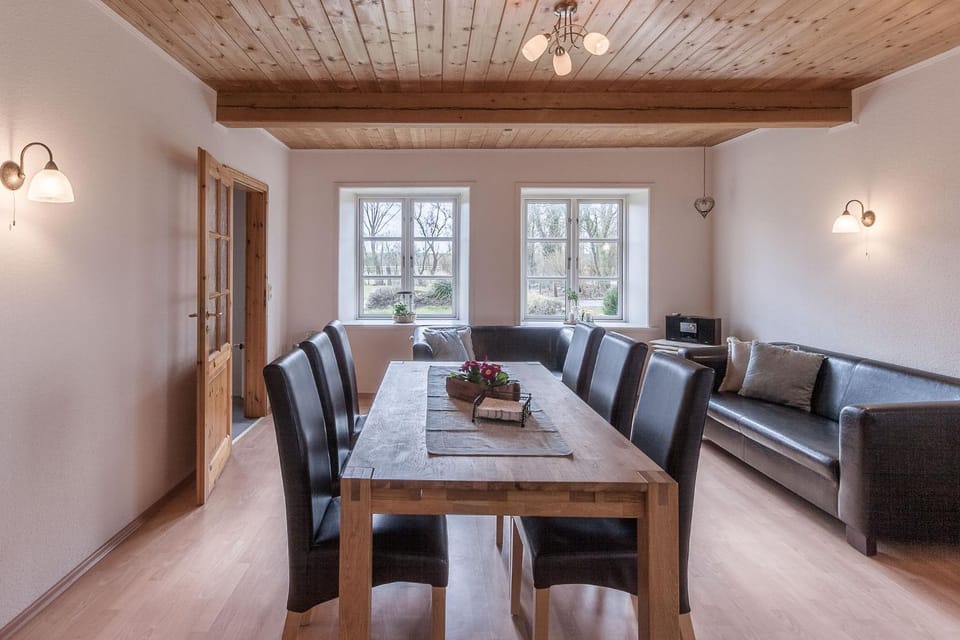 Seating area, Dining area