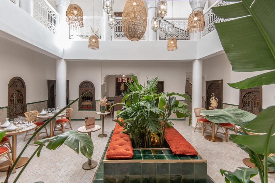 Property building, Patio, Restaurant/places to eat