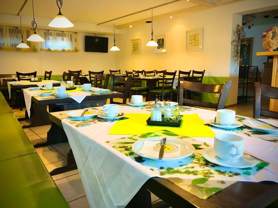 Restaurant/places to eat