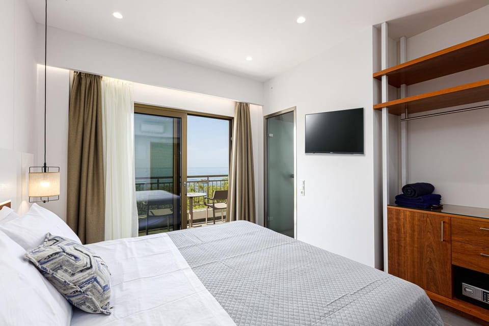 TV and multimedia, View (from property/room), Photo of the whole room, Sea view