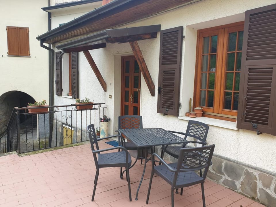 Facade/entrance, Balcony/Terrace