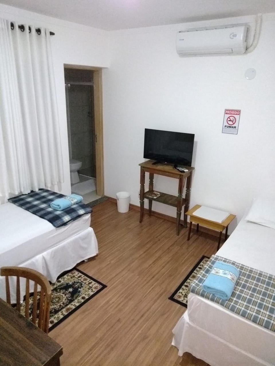 Bed, TV and multimedia, Photo of the whole room, Bedroom, air conditioner