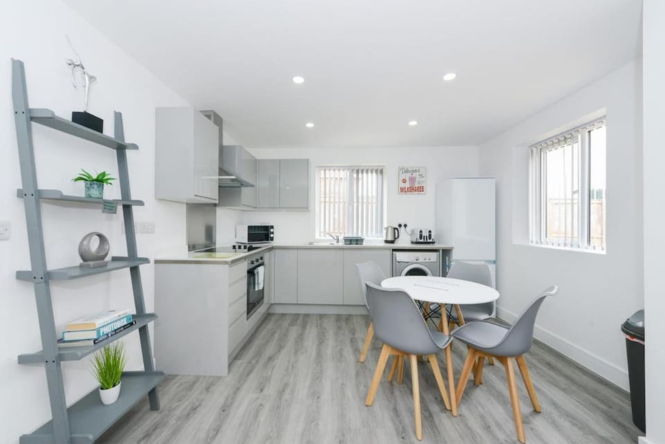 Adbolton House Apartments - Sleek, Stylish, Brand New & Low Carbon Apartment in Newark and Sherwood District