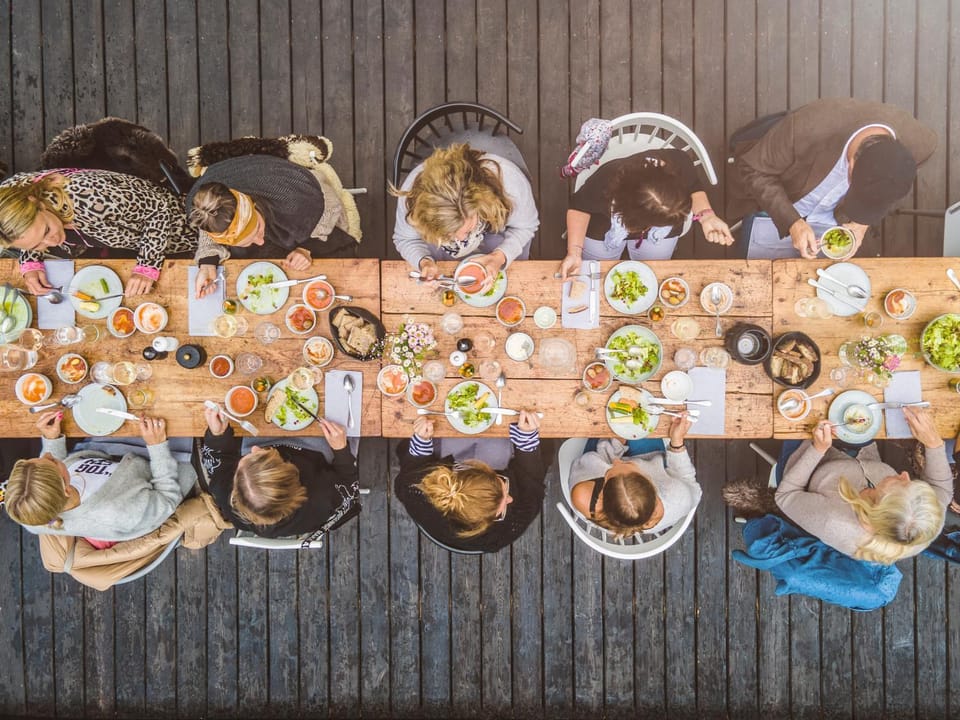 People, Food and drinks, Food, Dinner, Drinks, group of guests