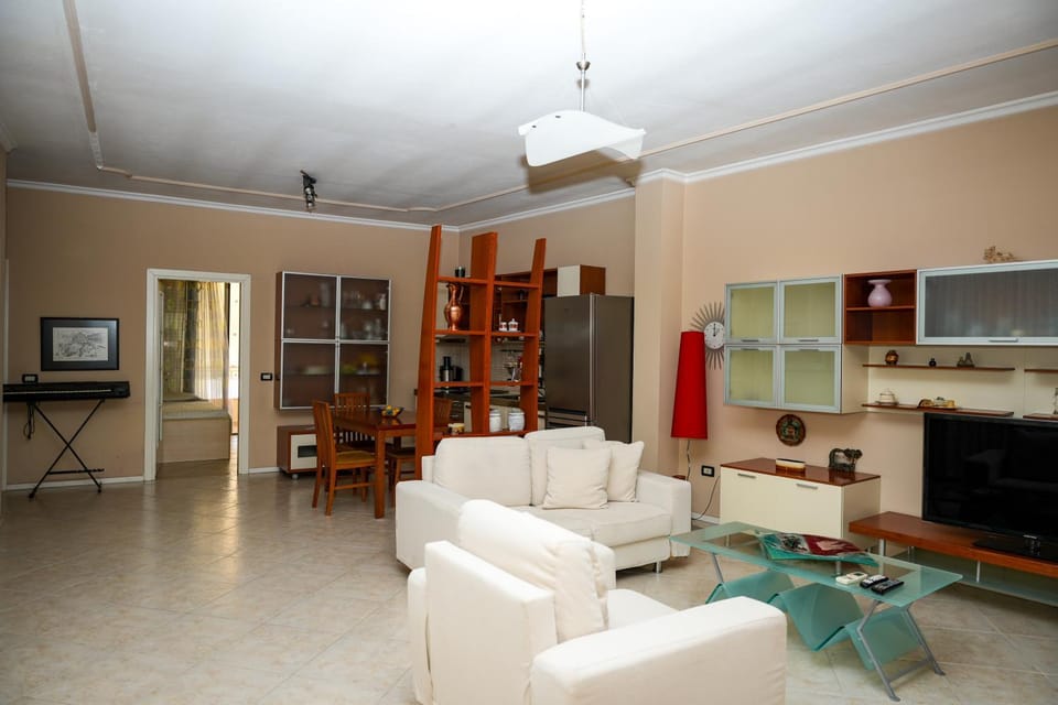TV and multimedia, Living room, Evening entertainment