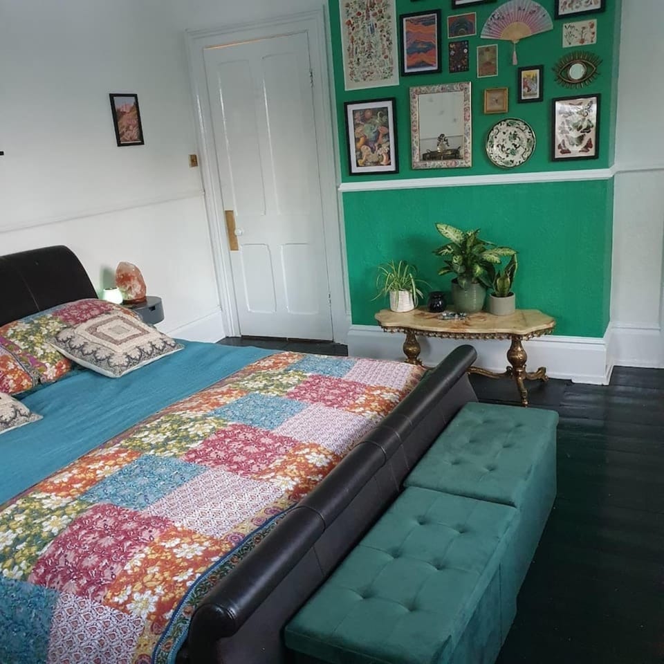 Historic Manor House - Sleeps 16 - Pool & Hot Tub House in Rochester