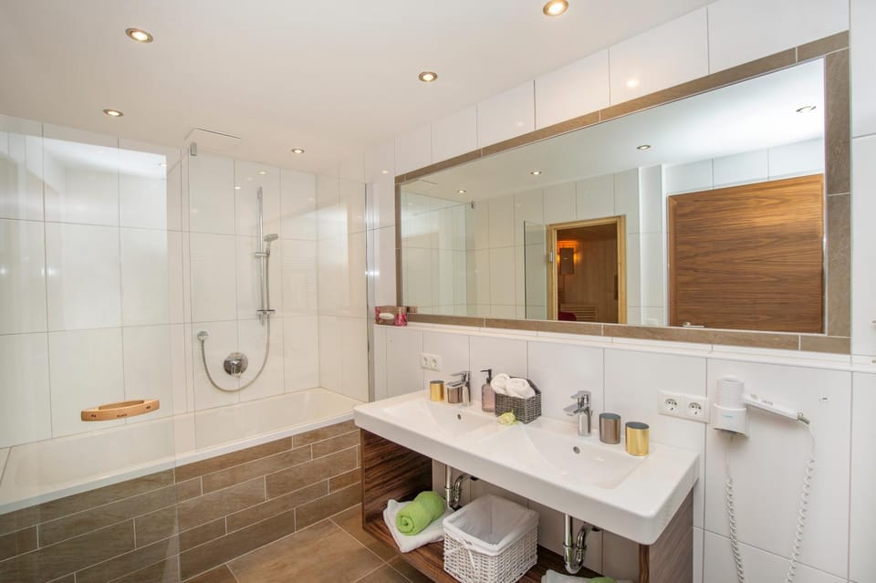 Bathroom, Bath