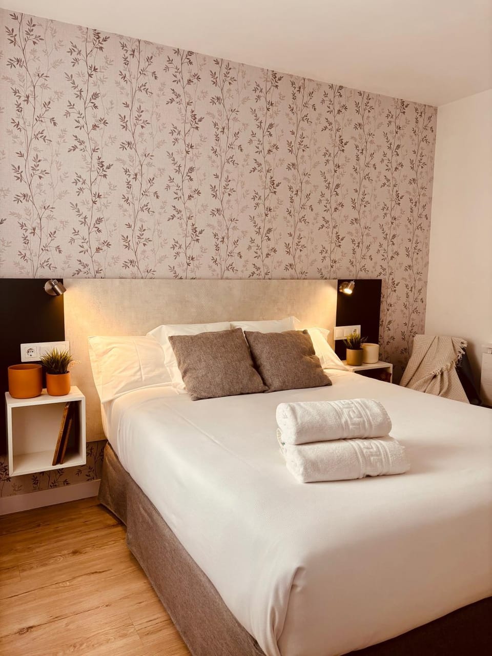 Bed, Photo of the whole room, Bedroom